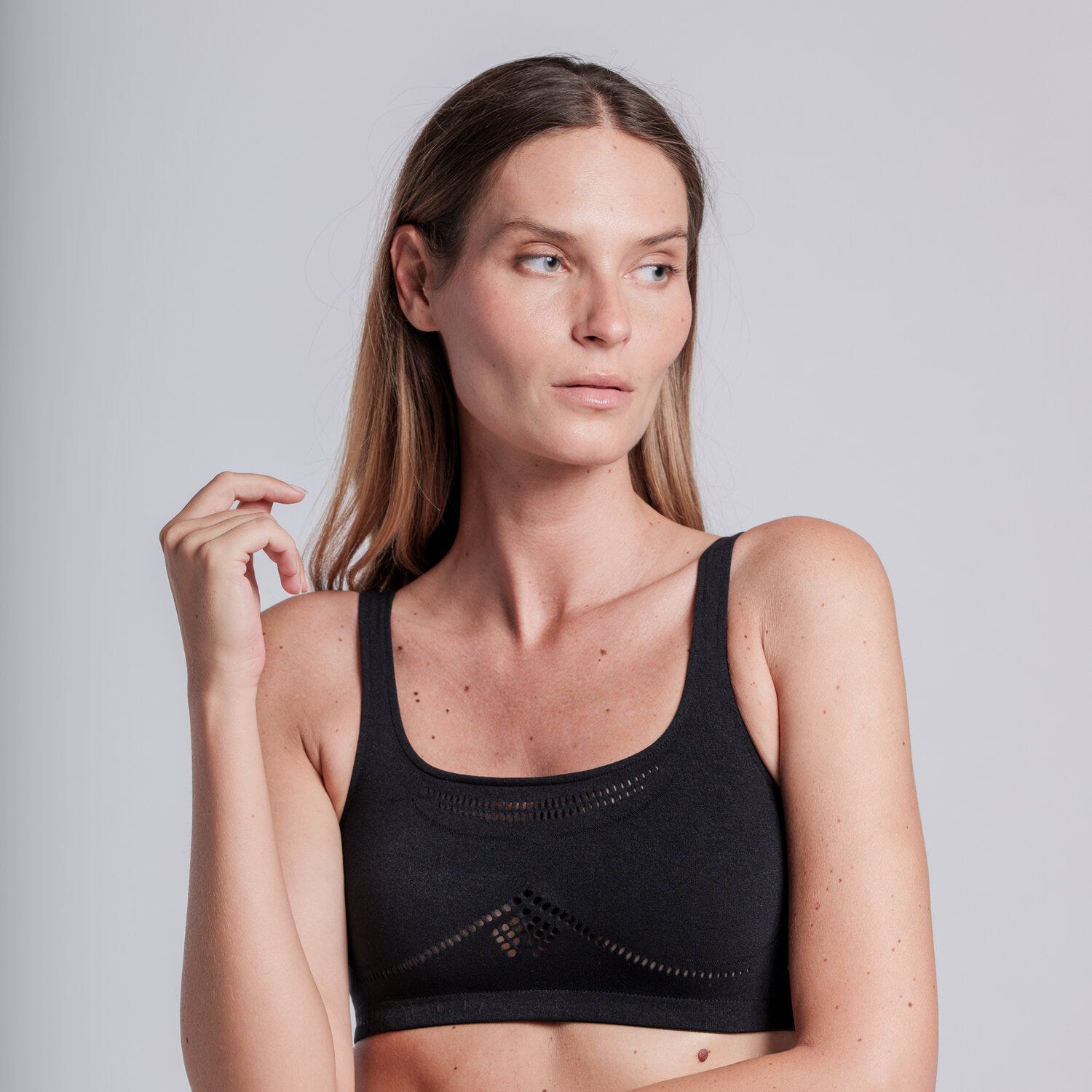 Women’s technical knit sports bra