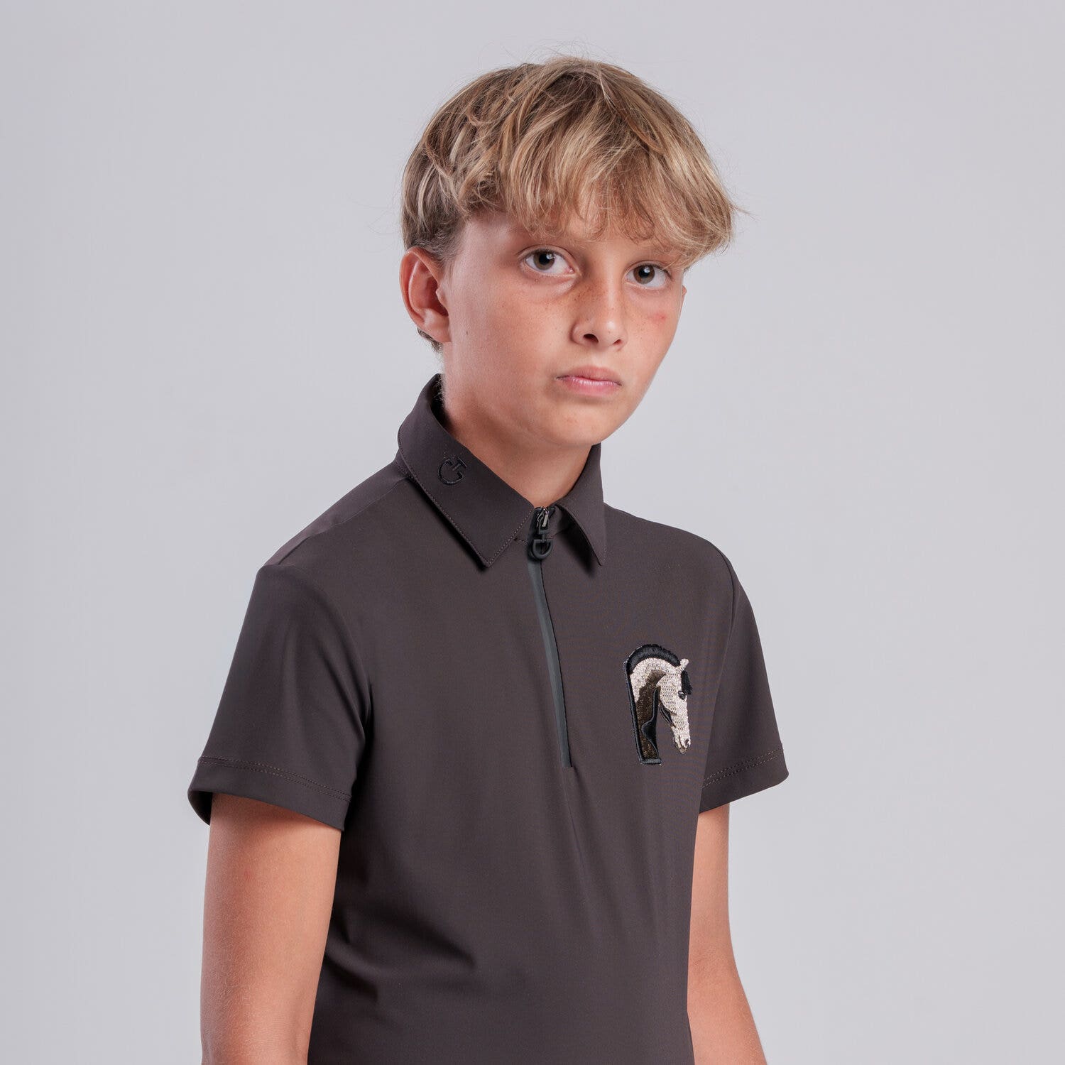 Cavalleria Toscana Boys’ technical polo with horse patch ESPRESSO/ESPRESSO-2