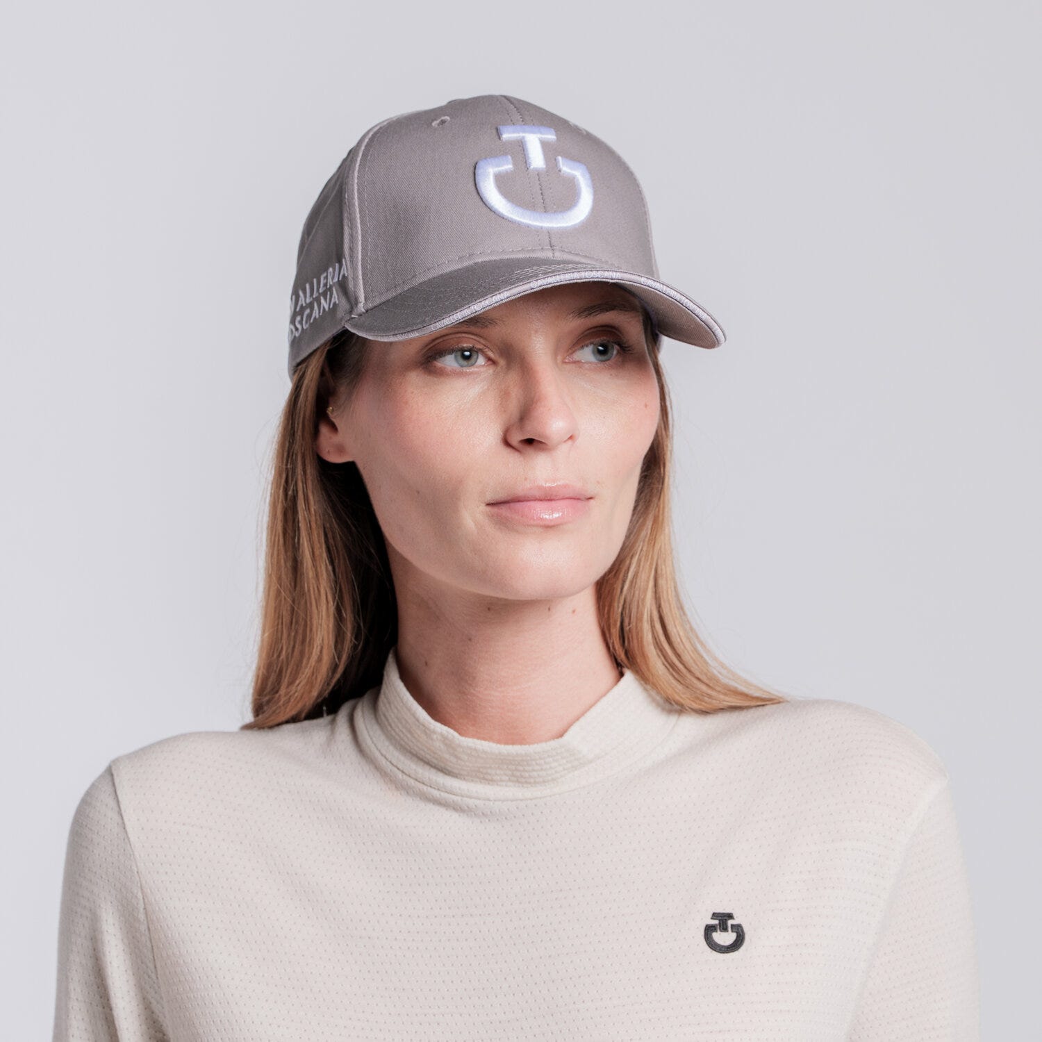 Cotton cap with embroidered logo