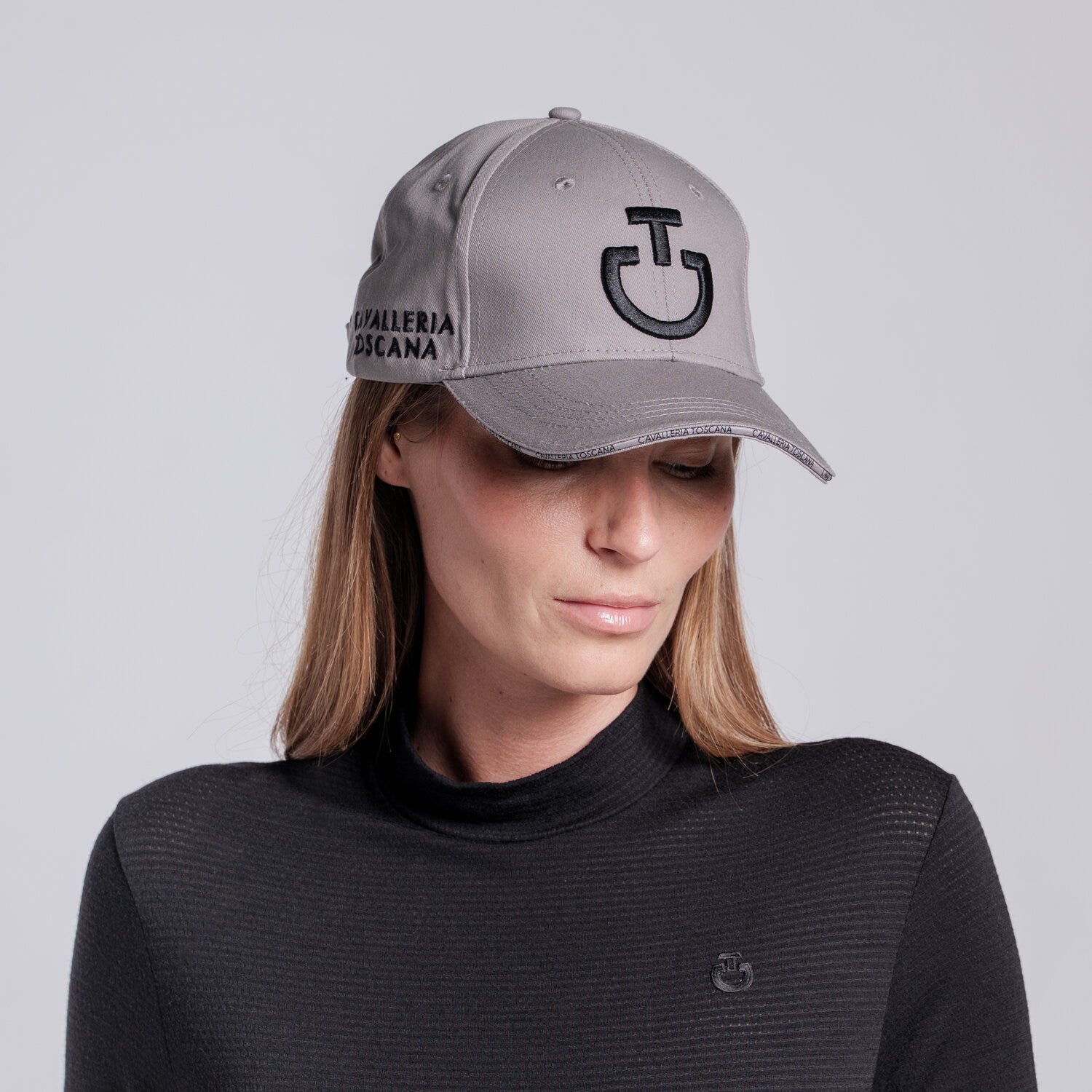 Cotton cap with embroidered logo
