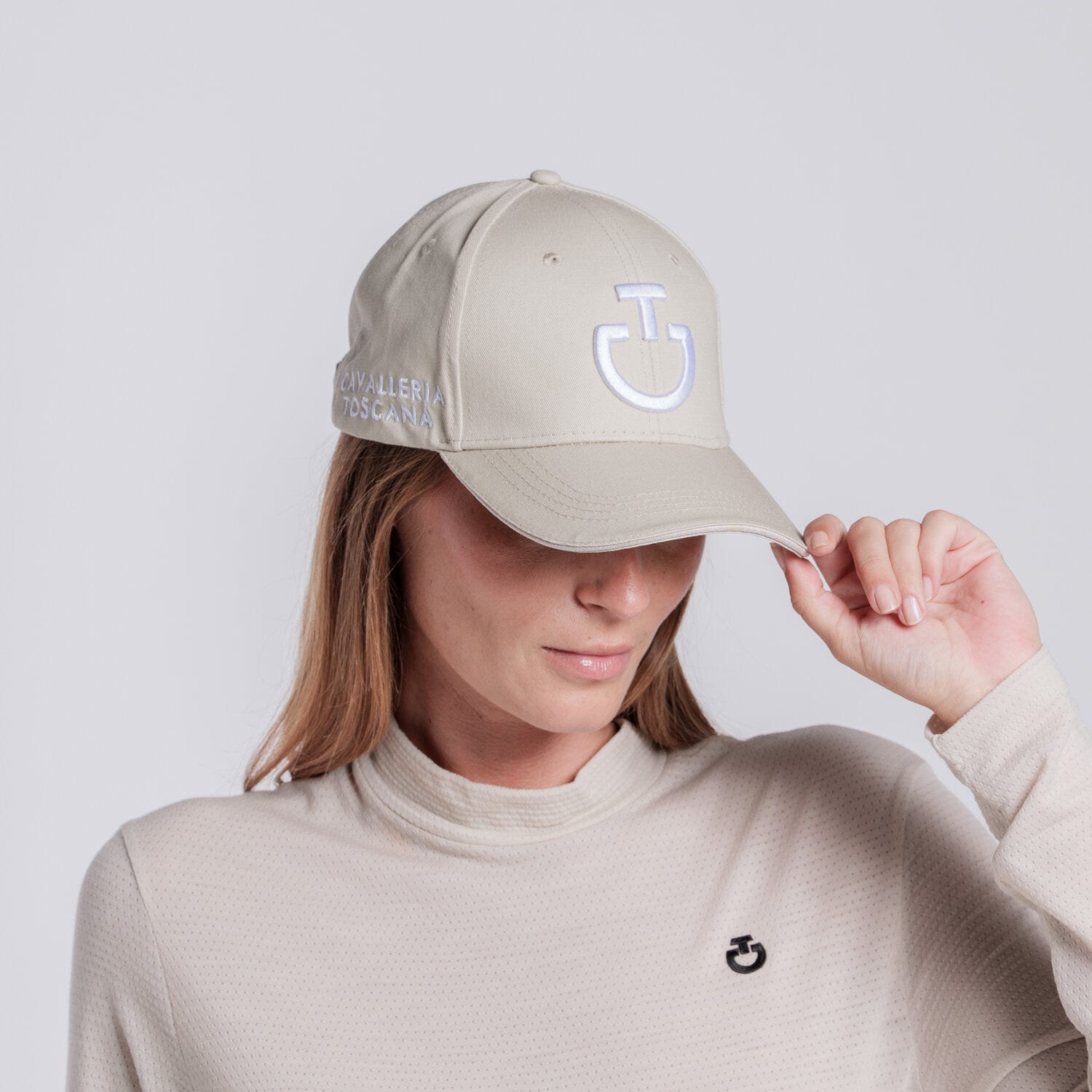 Cotton cap with embroidered logo