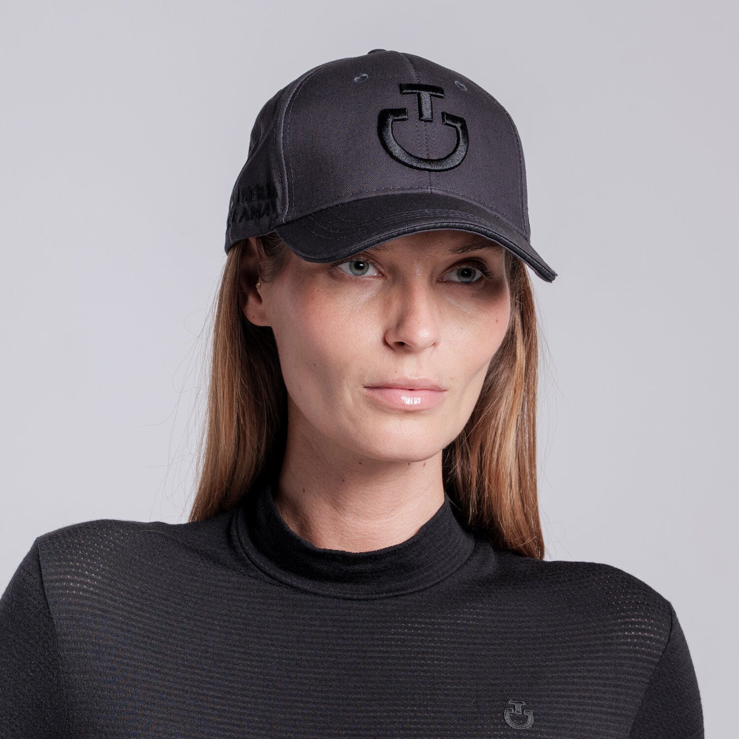Cotton cap with embroidered logo