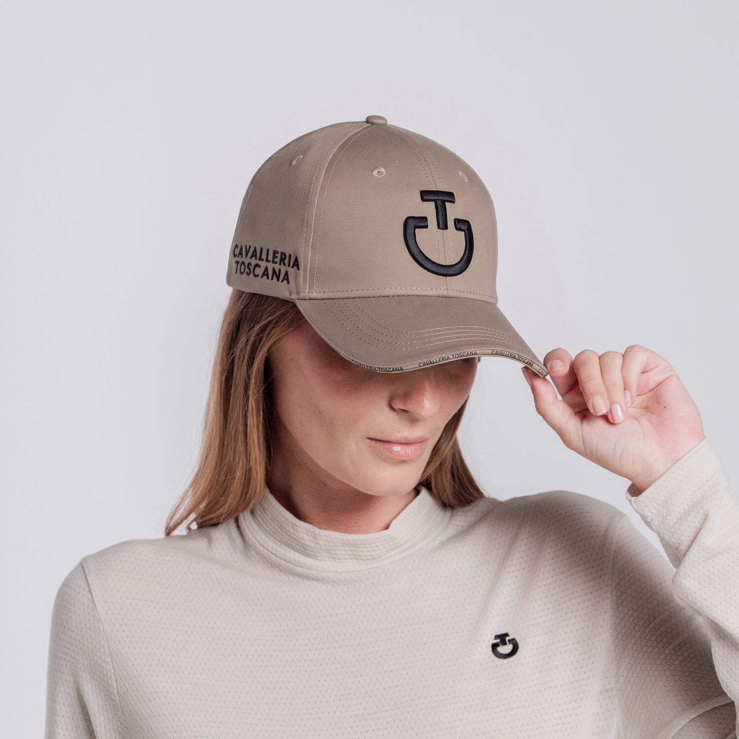 Cotton cap with embroidered logo