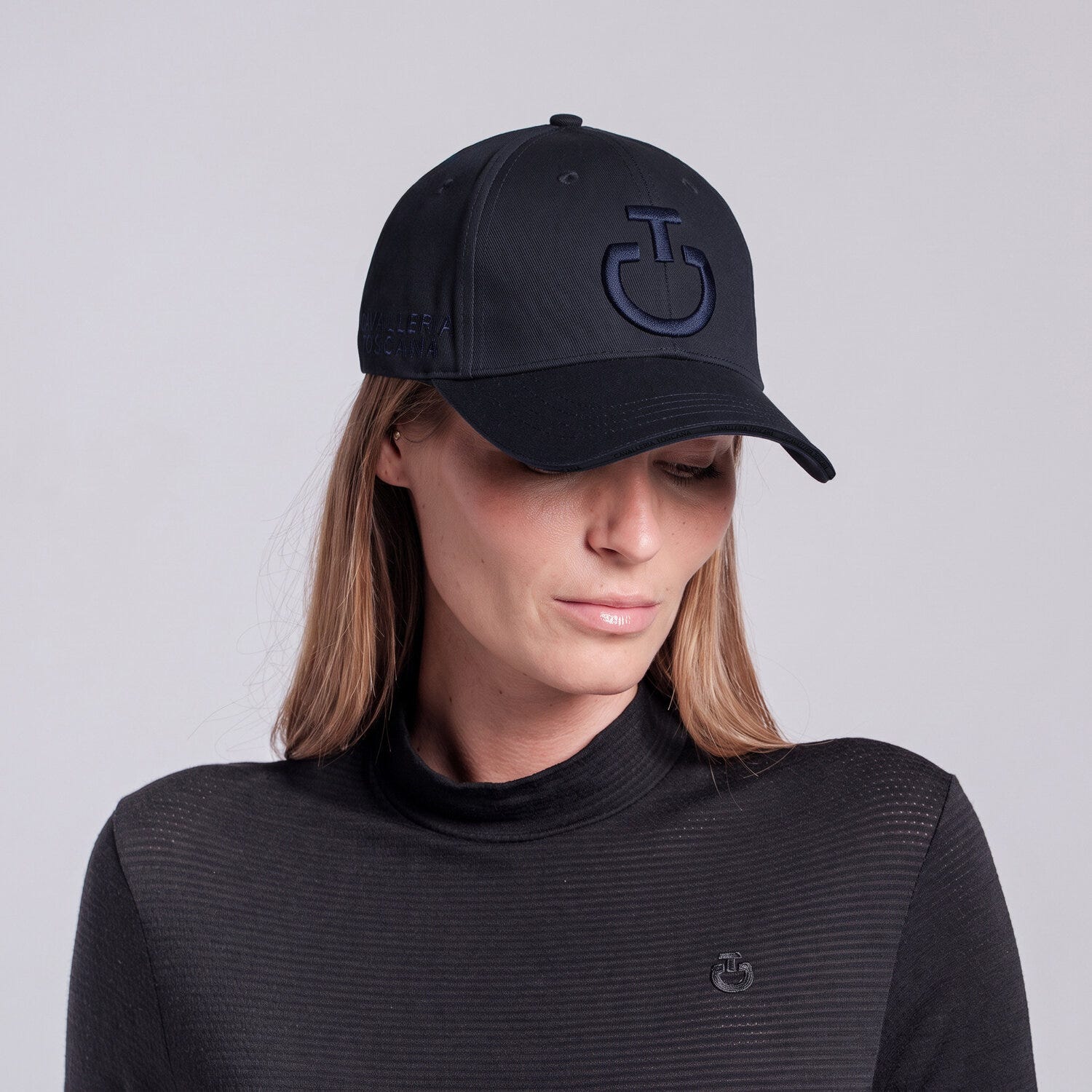Cotton cap with embroidered logo