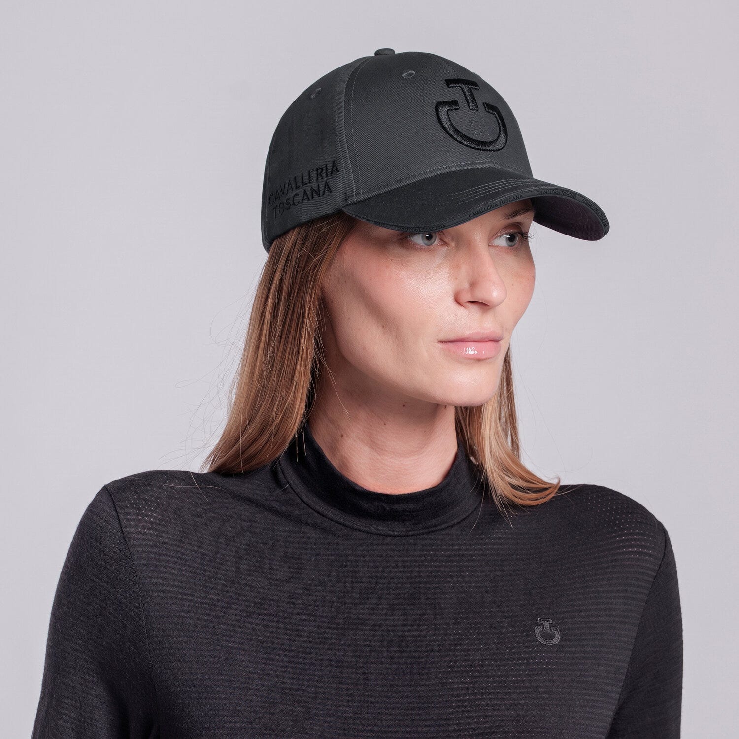 Cotton cap with embroidered logo