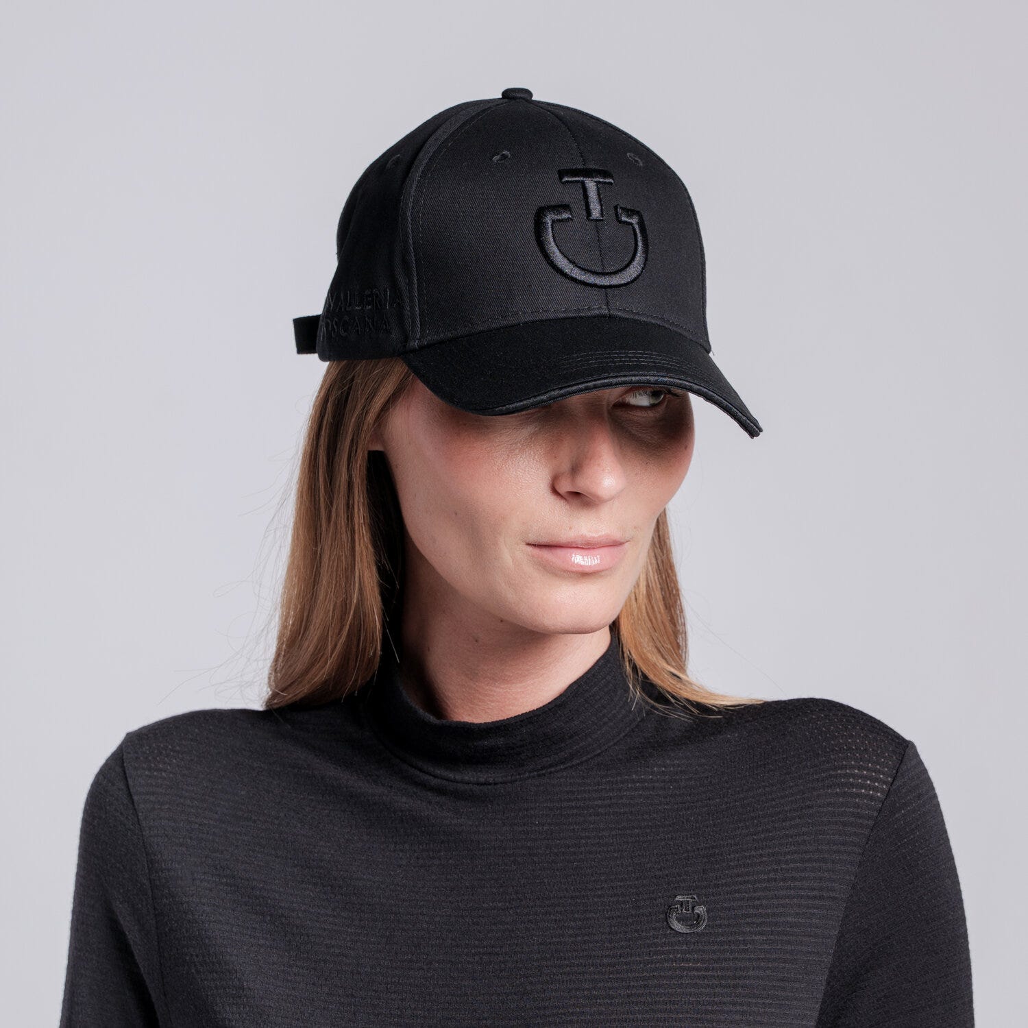 Cotton cap with embroidered logo