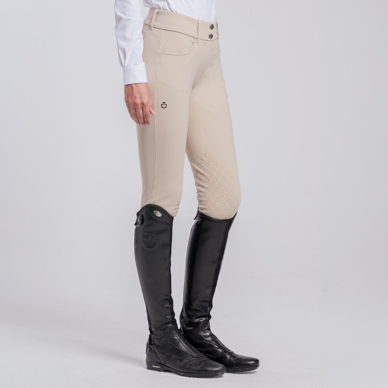 Women’s breeches with back pockets