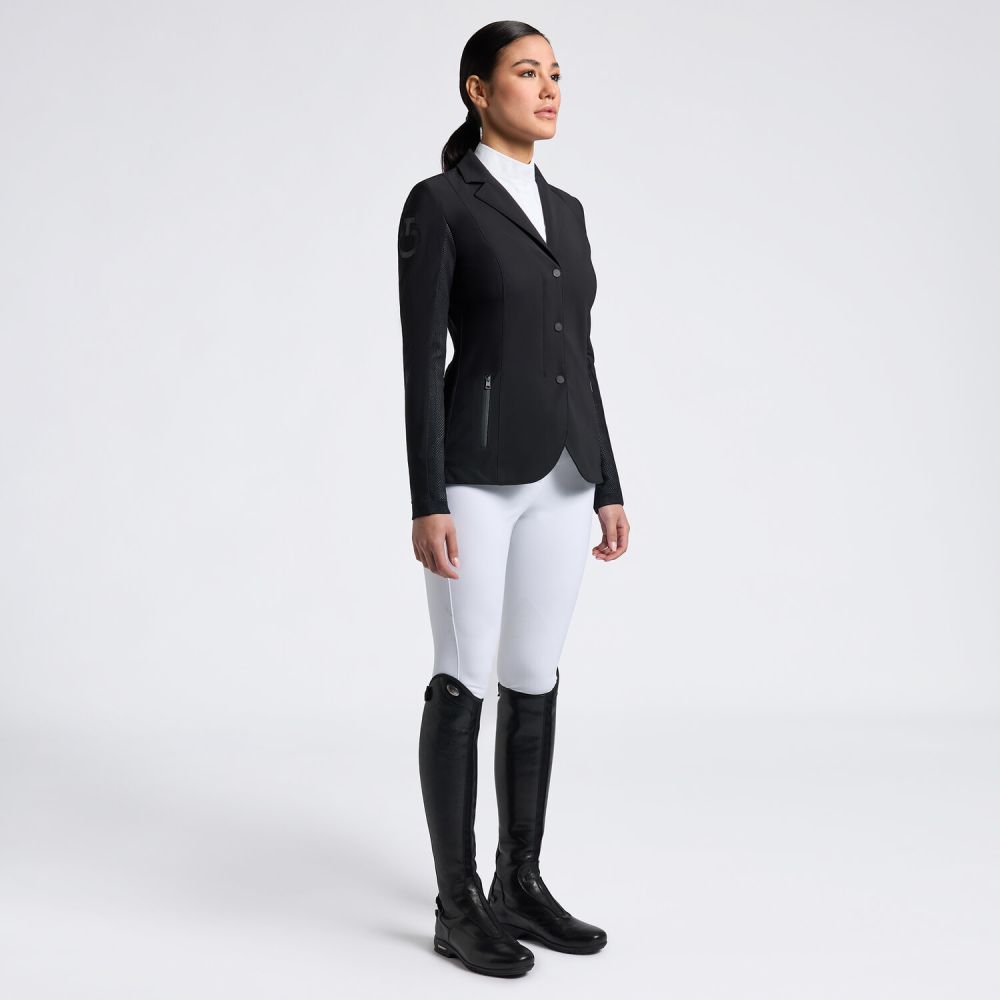 Women's jacket with zip with inserts in technical mesh.