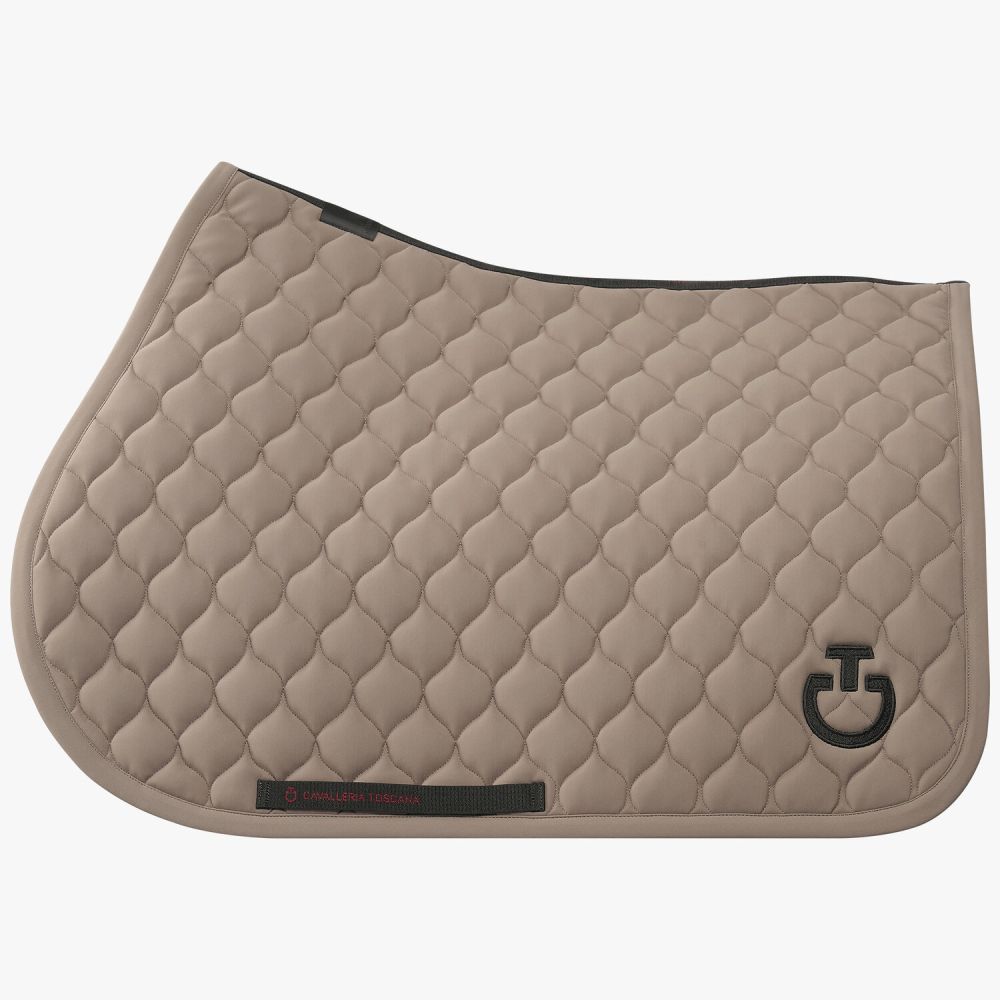 Circular-quilted jumping saddle pad